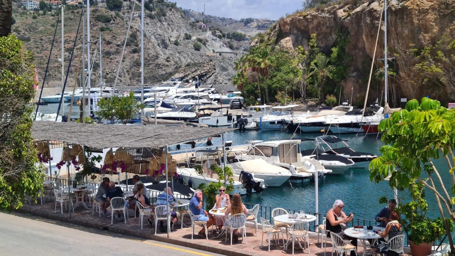 Sunny Getaway Apartment La Herradura